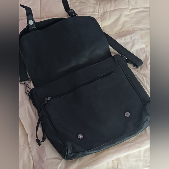 💼 Roots Messenger Bag - Picture 3 of 16